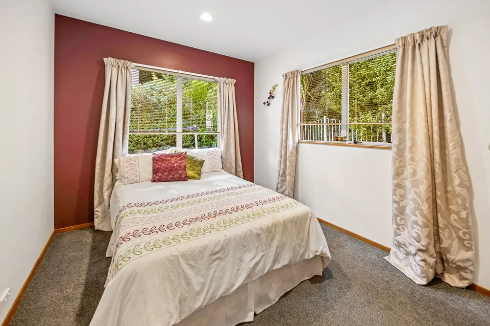 Photos of 25 Woodfern Crescent