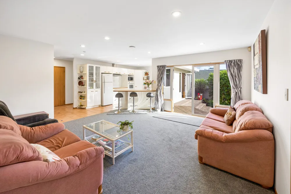 Photos of 25 Woodfern Crescent