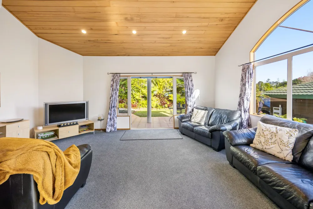 Photos of 25 Woodfern Crescent