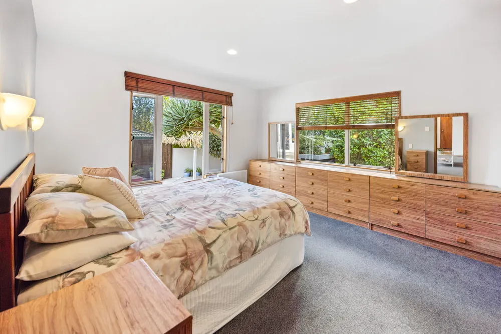 Photos of 25 Woodfern Crescent