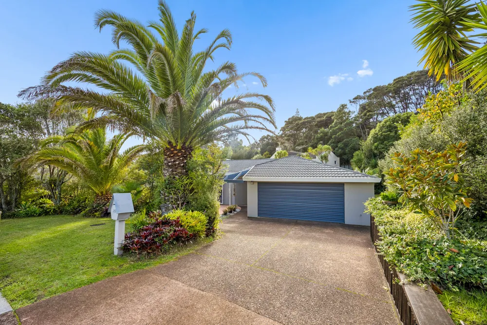 Photos of 25 Woodfern Crescent