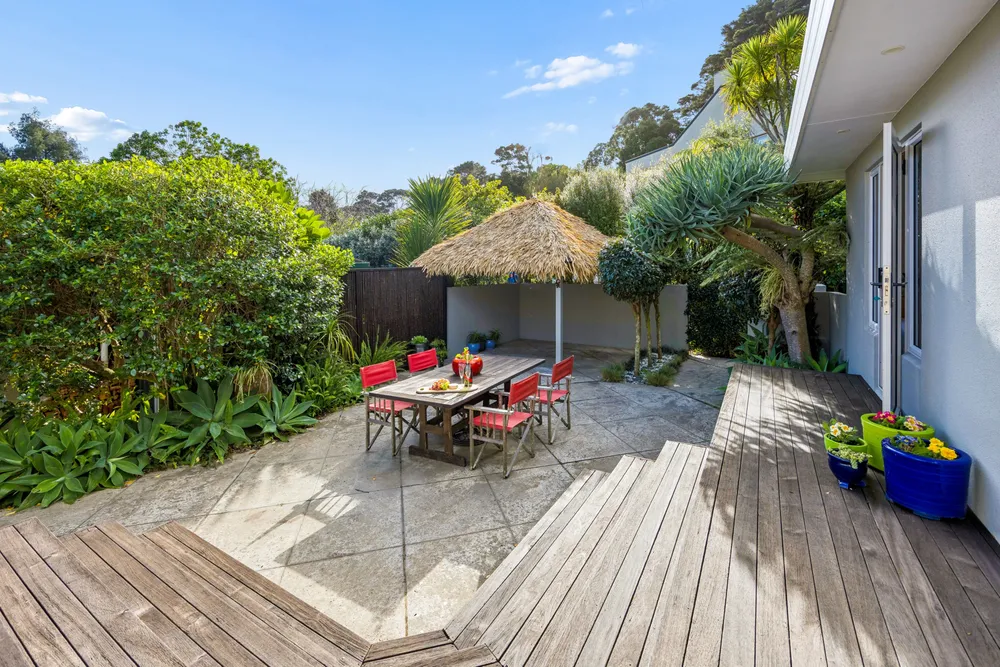 Photos of 25 Woodfern Crescent