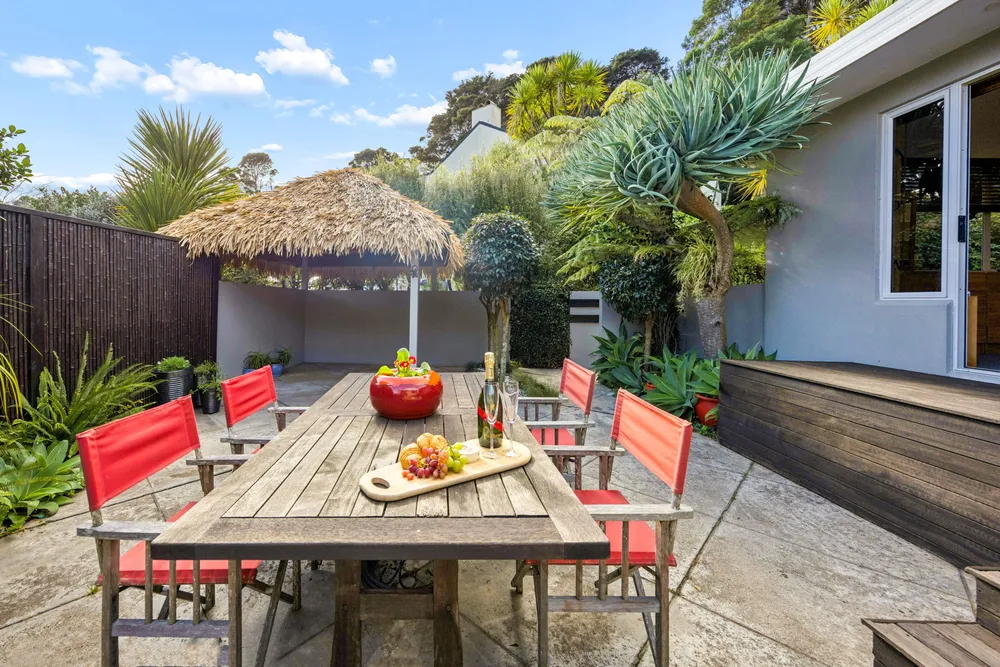 Photos of 25 Woodfern Crescent