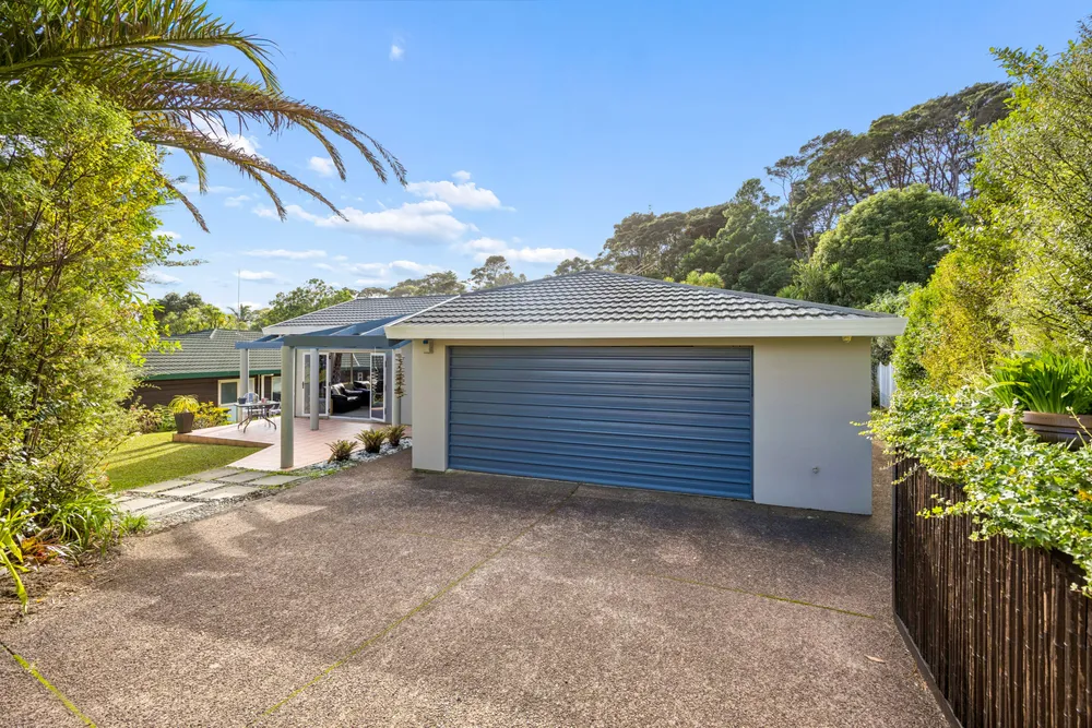 Photos of 25 Woodfern Crescent