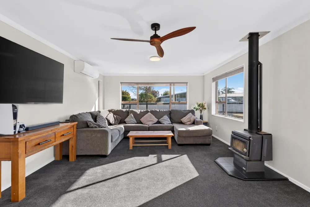 Photos of 44 Salisbury Avenue