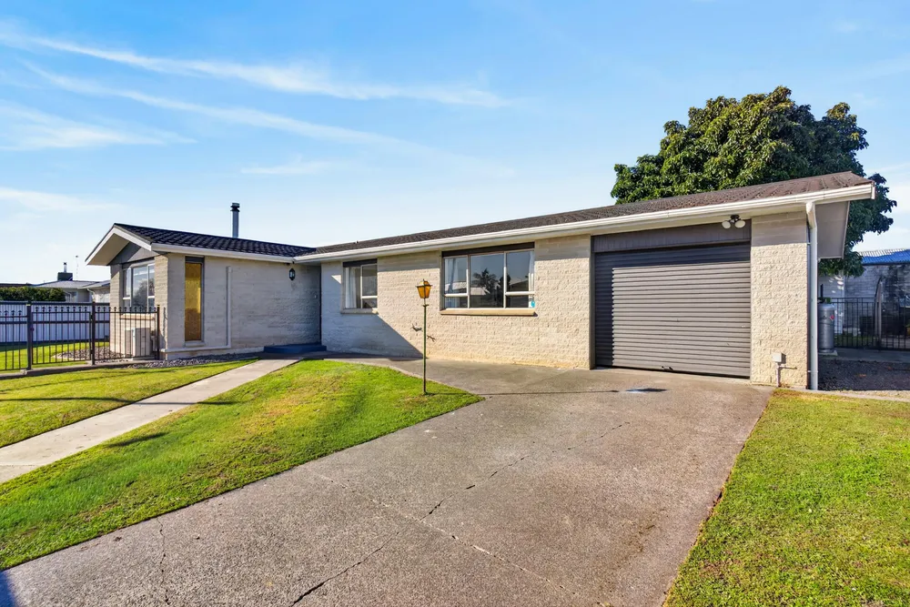 Photos of 44 Salisbury Avenue