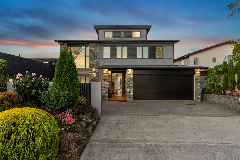 Photos of 236 Vipond Road