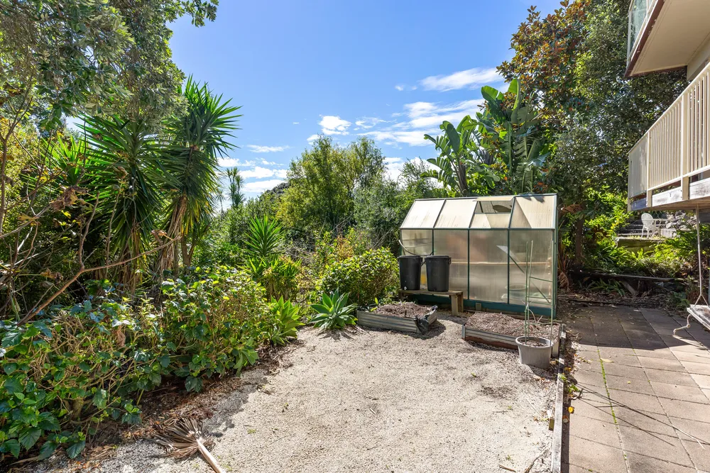 Photos of 1442 Whangaparaoa Road