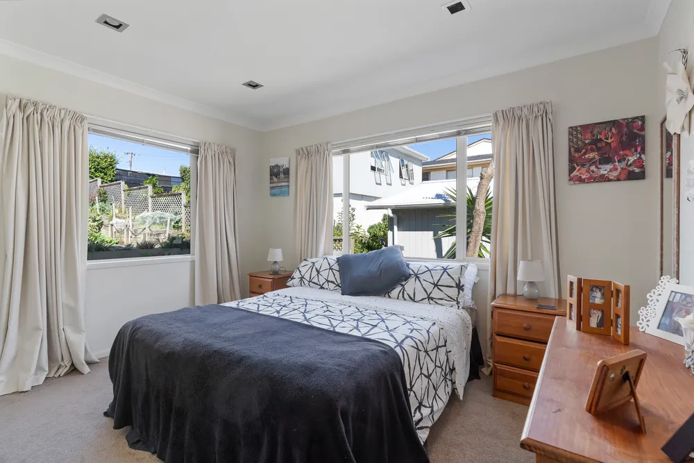 Photos of 1442 Whangaparaoa Road