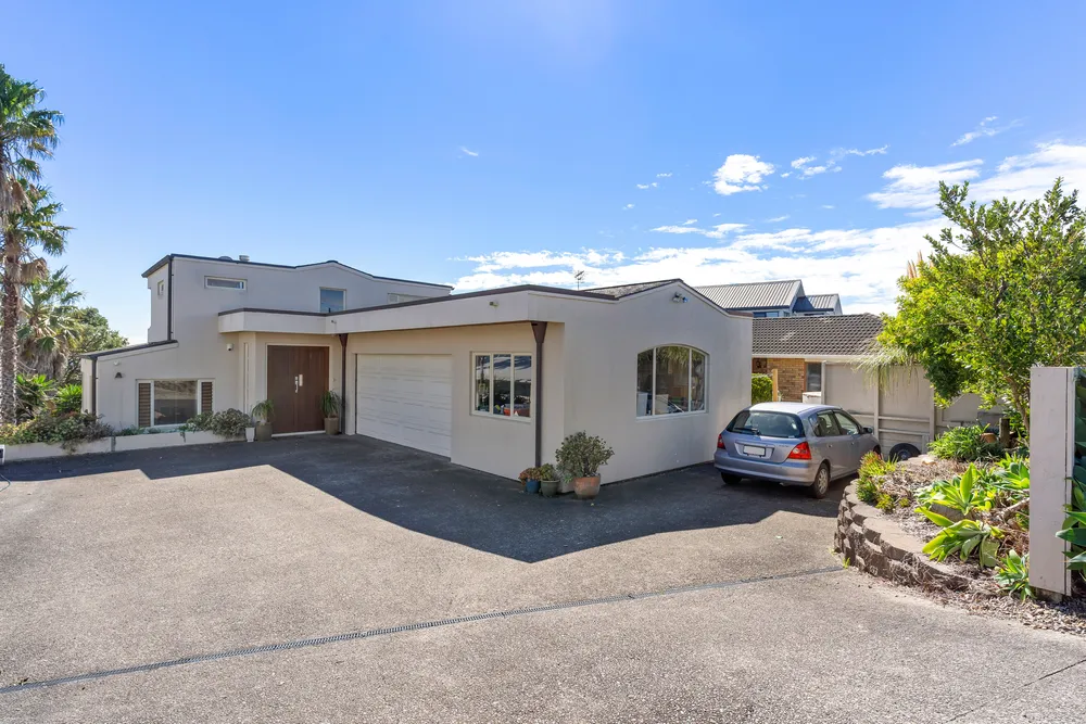 Photos of 1442 Whangaparaoa Road