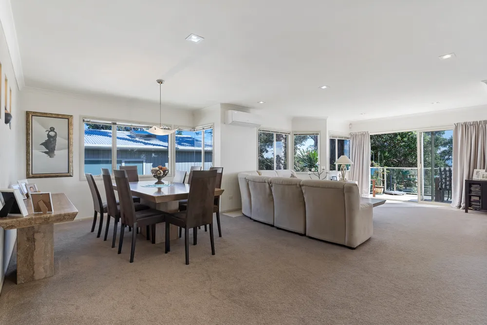 Photos of 1442 Whangaparaoa Road