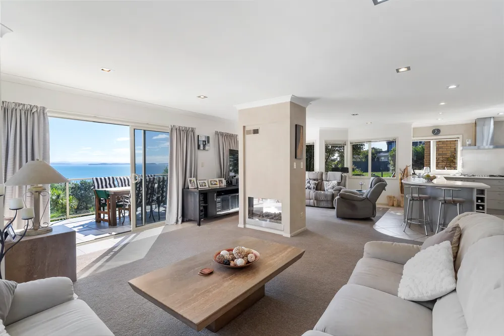 Photos of 1442 Whangaparaoa Road