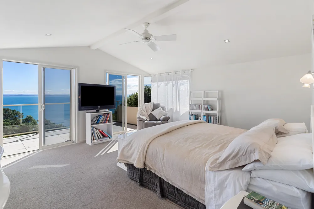Photos of 1442 Whangaparaoa Road