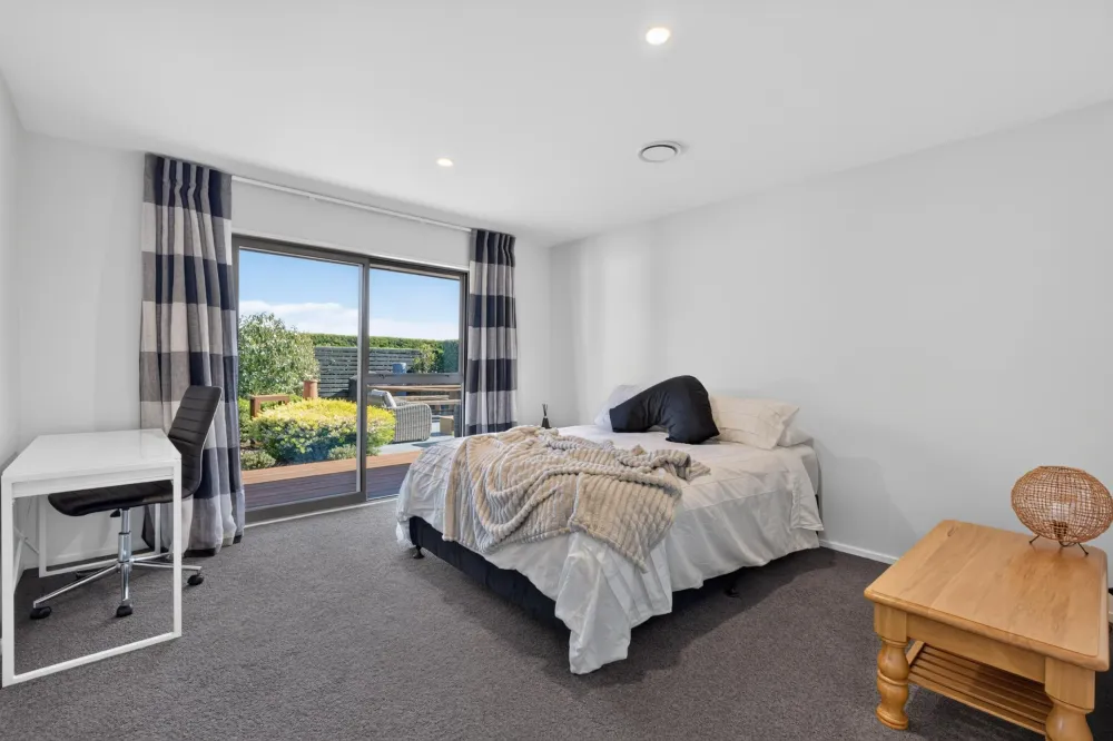 Photos of 16 Landsborough Drive