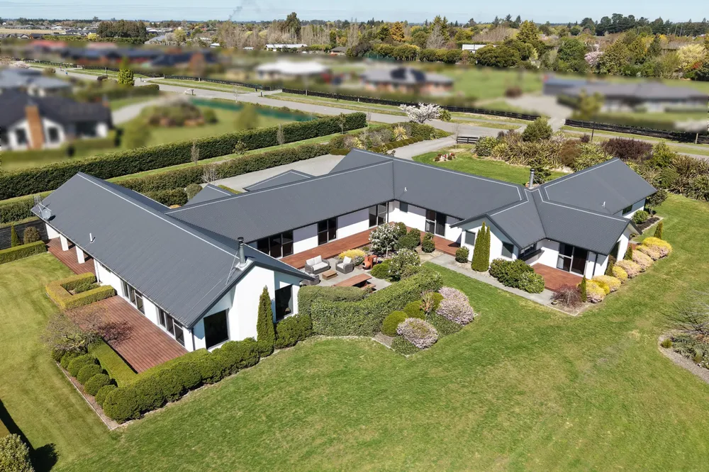 Photos of 16 Landsborough Drive