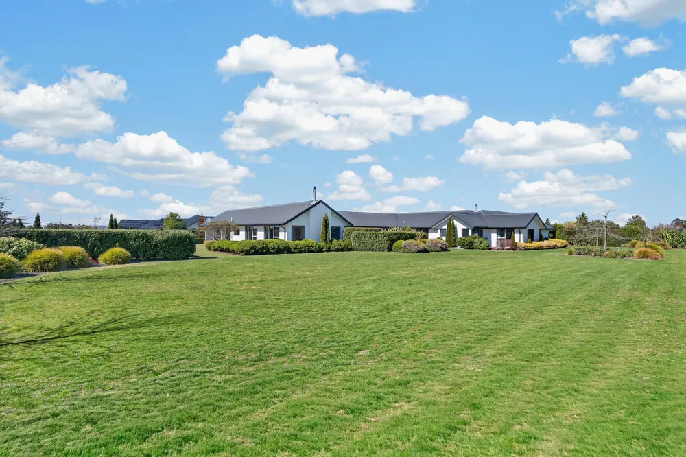 Photos of 16 Landsborough Drive