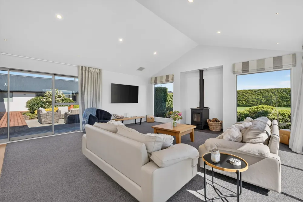 Photos of 16 Landsborough Drive