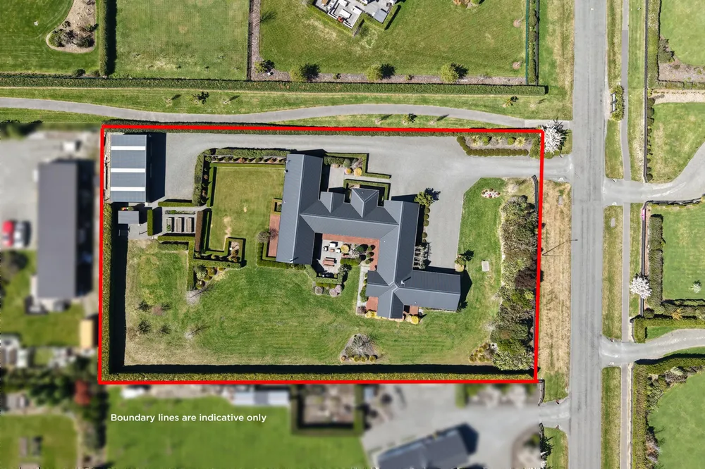 Photos of 16 Landsborough Drive