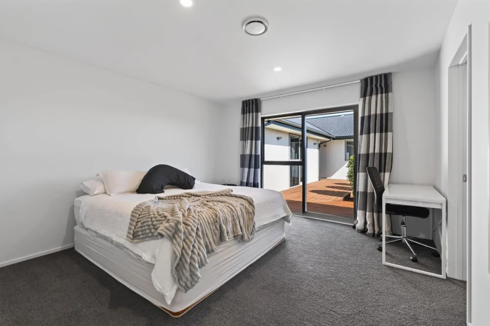 Photos of 16 Landsborough Drive
