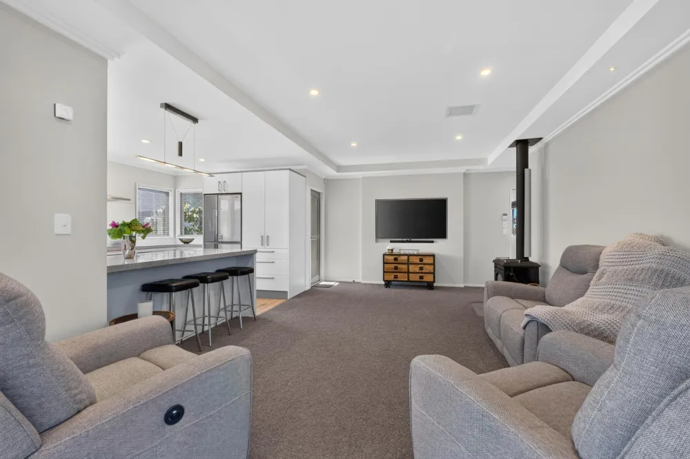 Photos of 16 Landsborough Drive