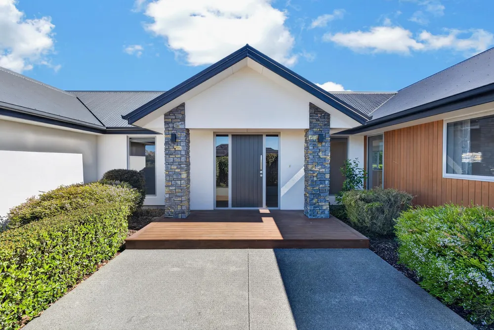 Photos of 16 Landsborough Drive