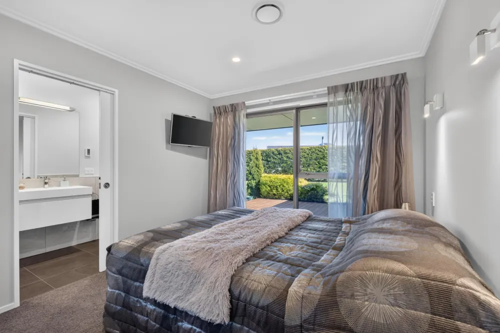 Photos of 16 Landsborough Drive