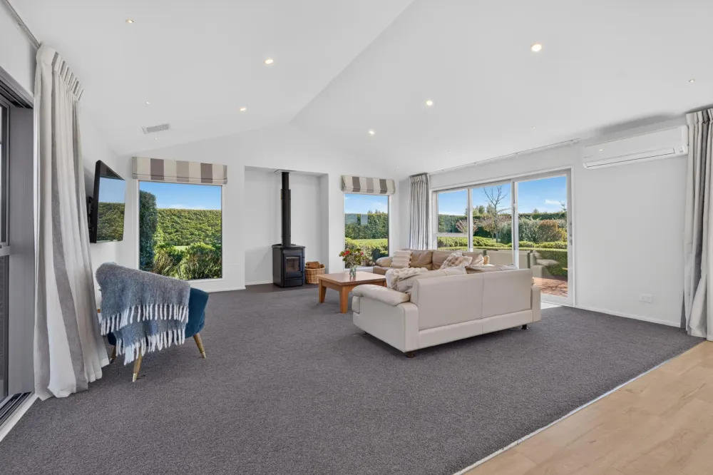Photos of 16 Landsborough Drive
