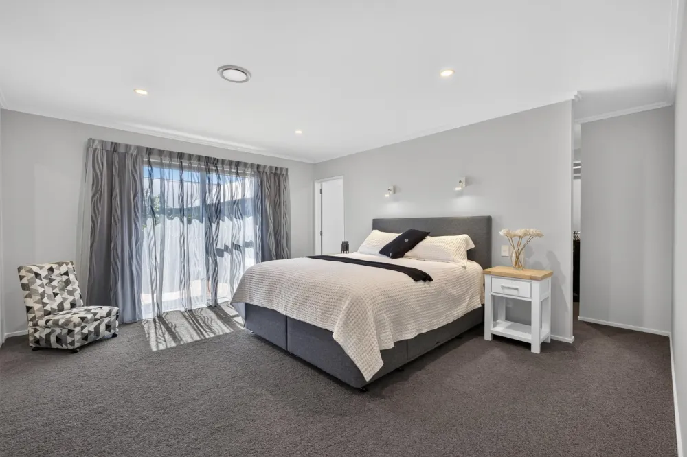 Photos of 16 Landsborough Drive