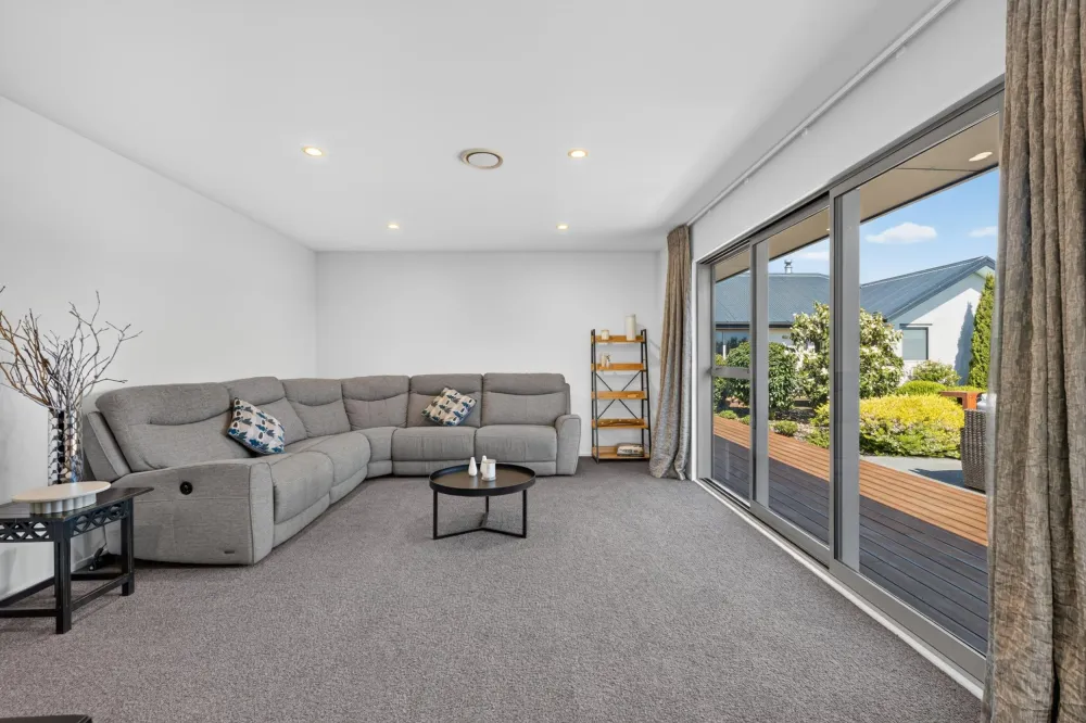 Photos of 16 Landsborough Drive