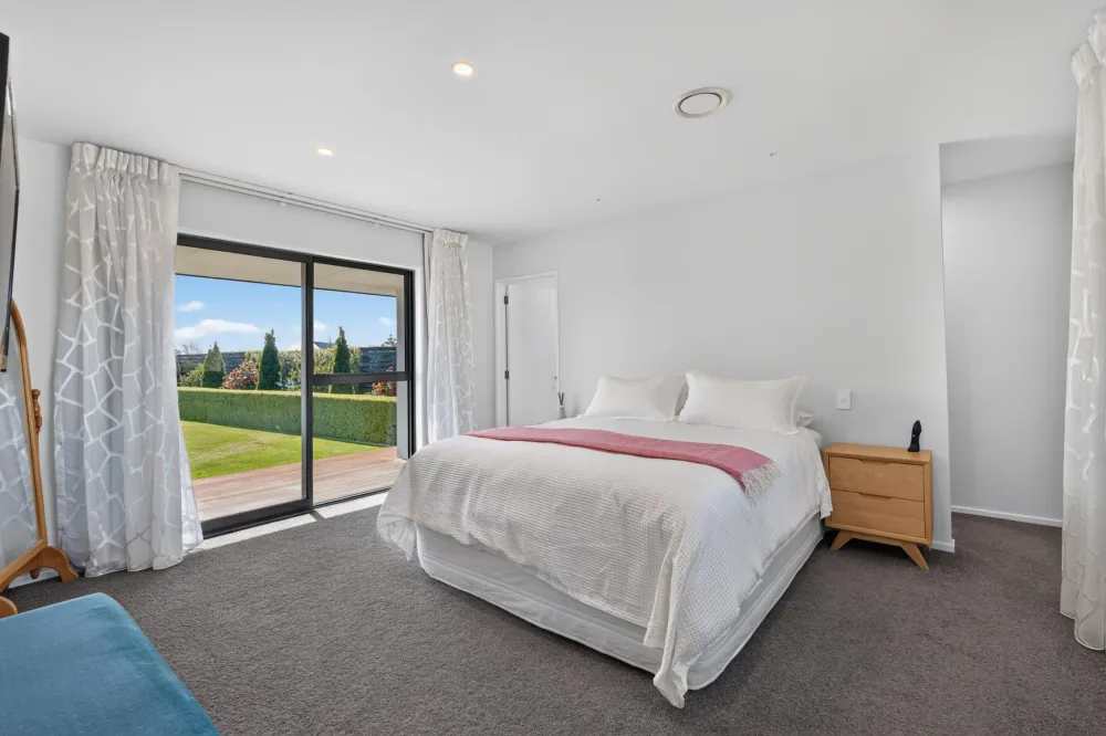 Photos of 16 Landsborough Drive