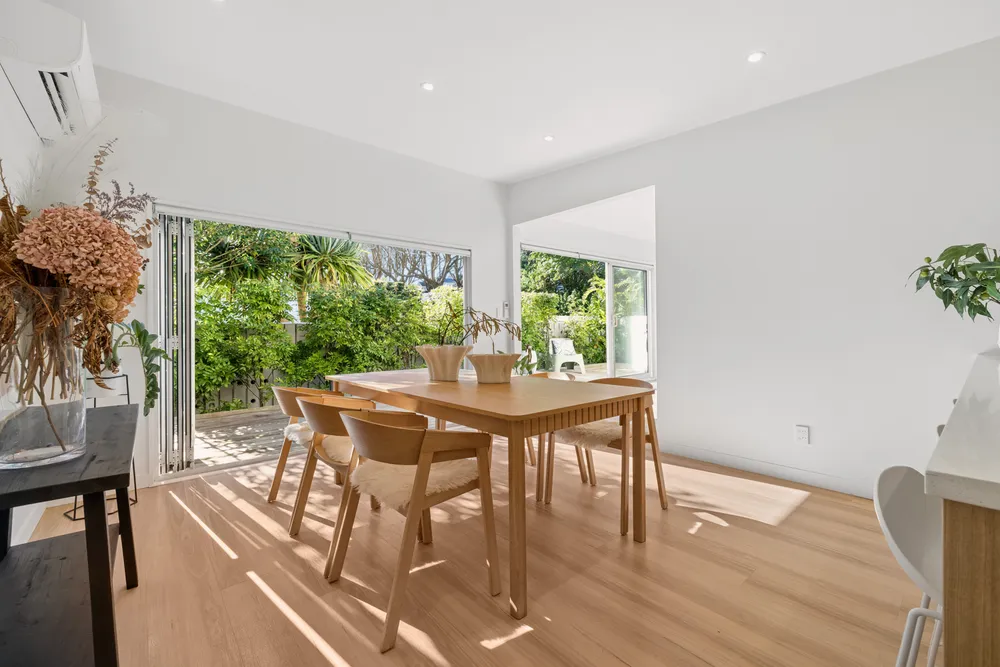 Photos of 35A Francis Street