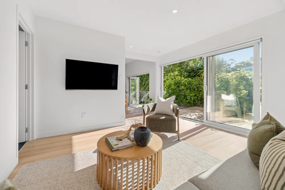 Photos of 35A Francis Street