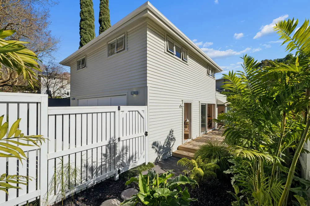 Photos of 35A Francis Street