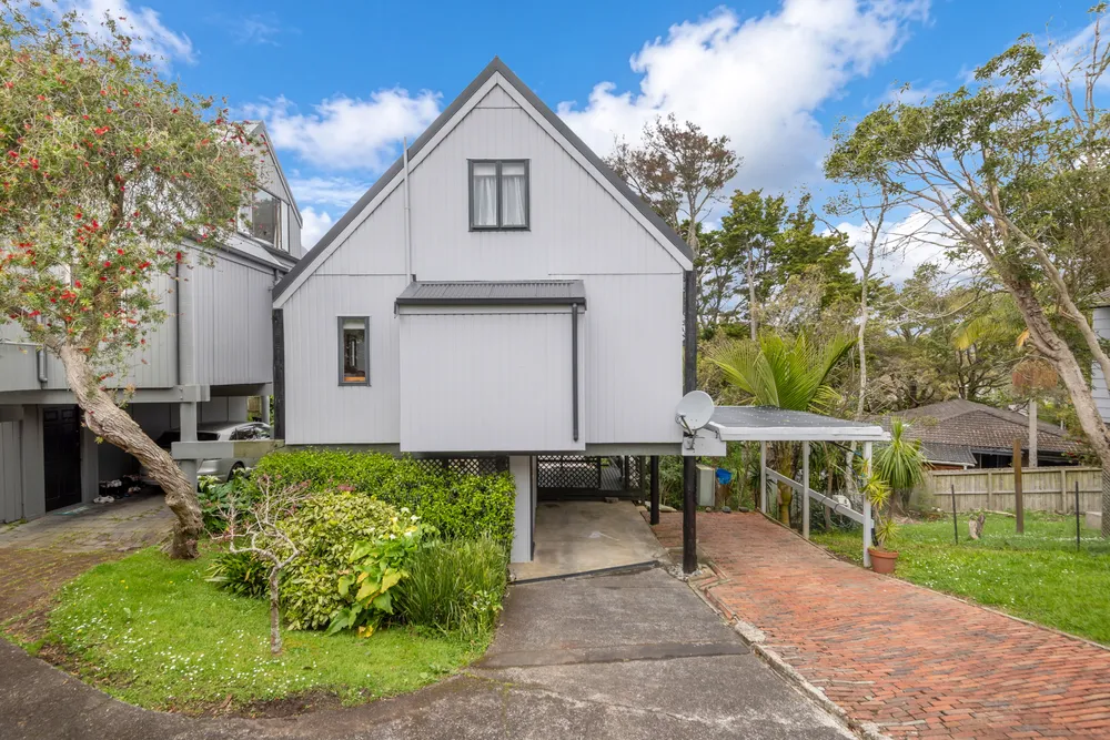 Photos of 1/103A Mountbatten Avenue