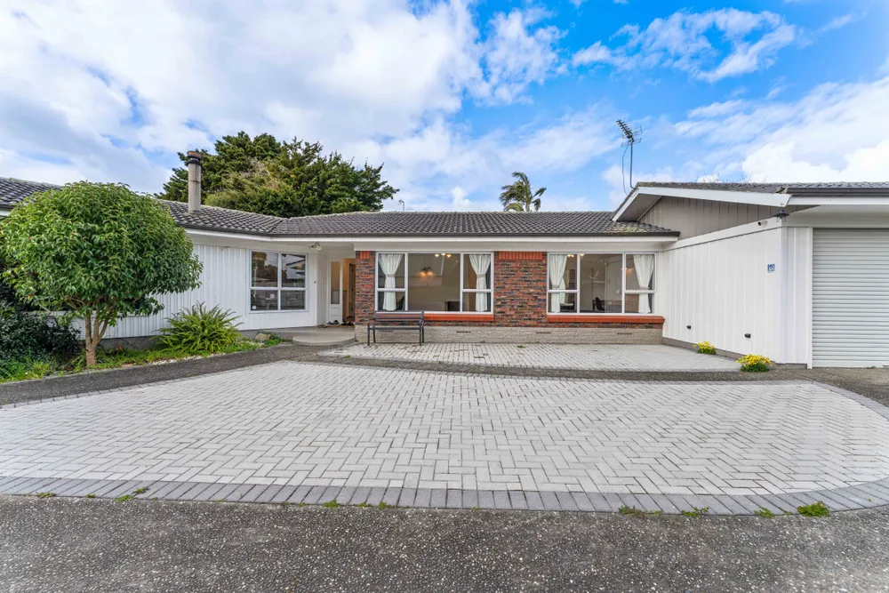 Photos of 12 Magnolia Avenue