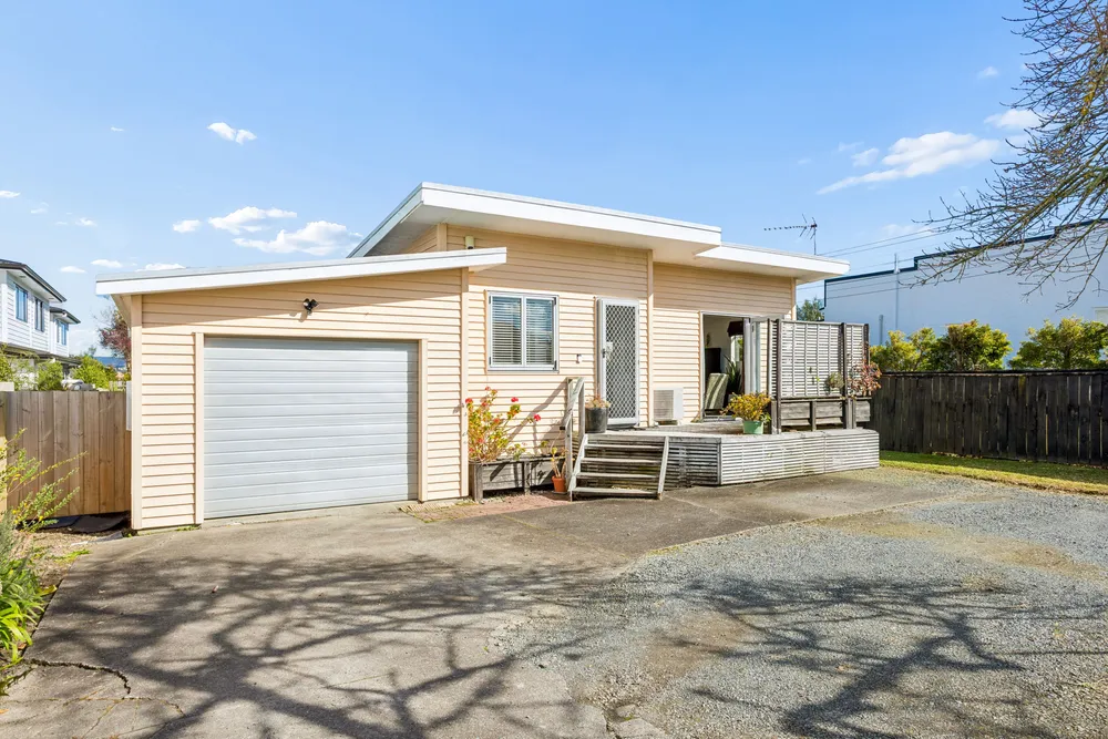 Photos of 686 Te Atatu Road