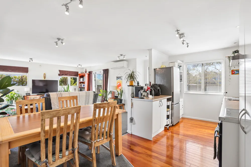 Photos of 686 Te Atatu Road