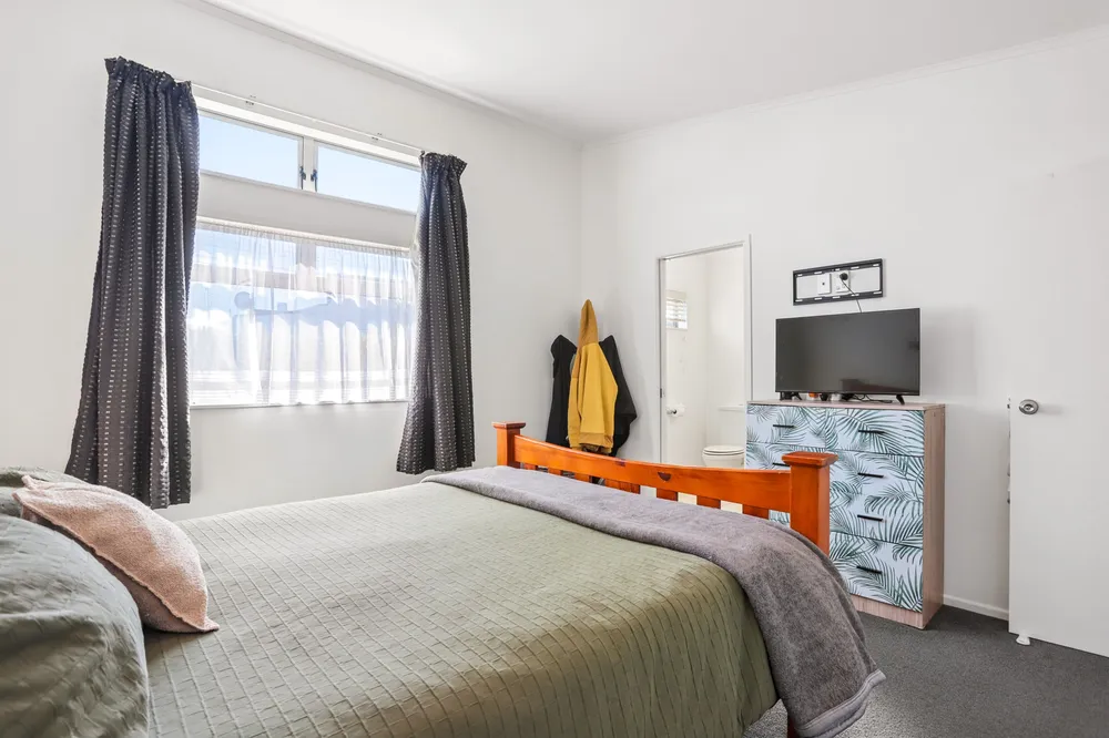 Photos of 686 Te Atatu Road