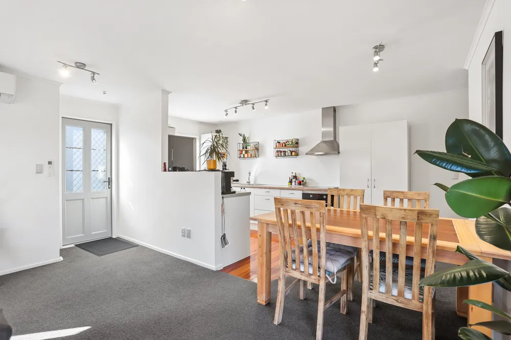 Photos of 686 Te Atatu Road