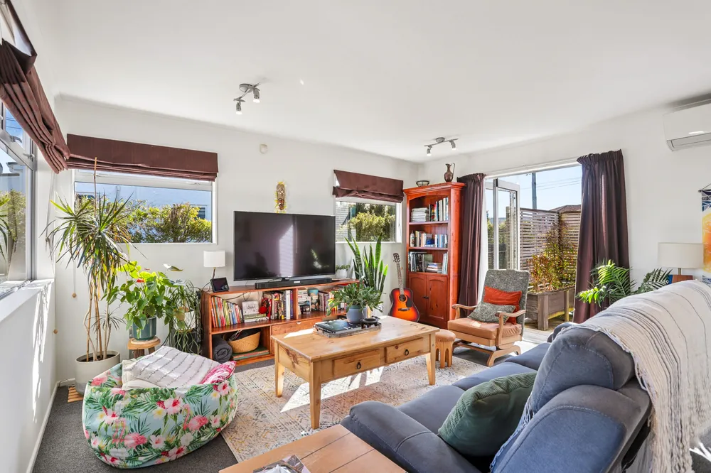 Photos of 686 Te Atatu Road