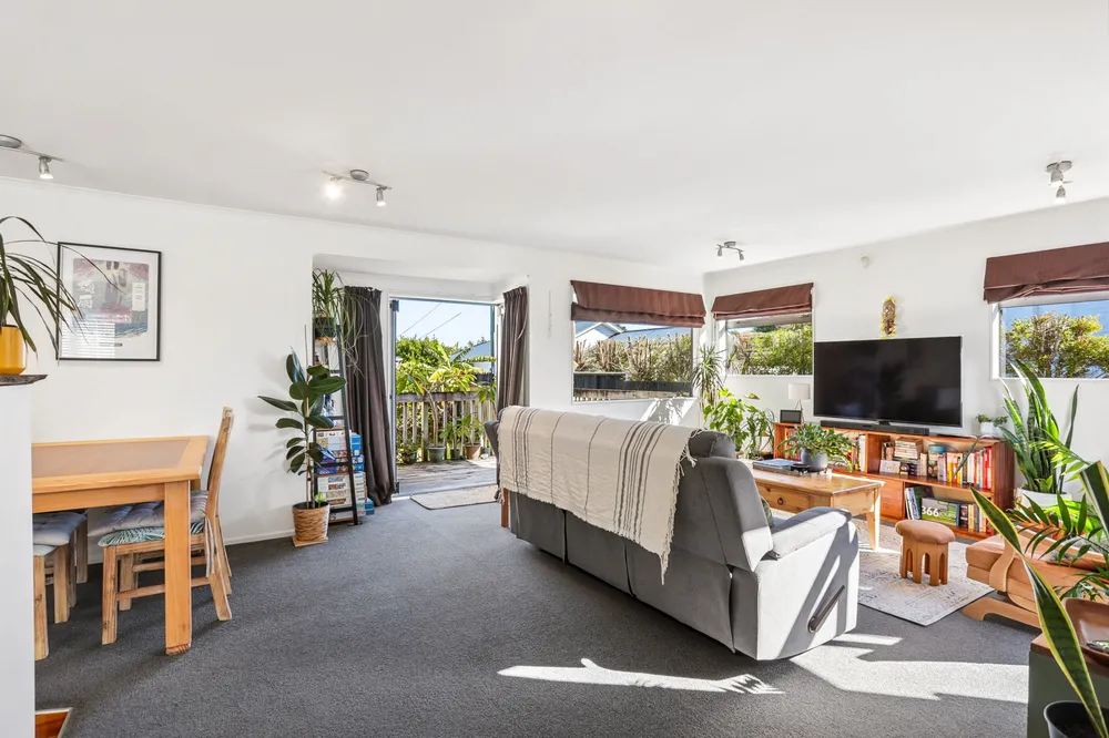 Photos of 686 Te Atatu Road