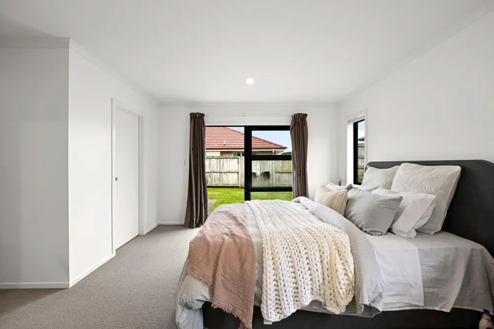 Photos of 44 Keston Crescent