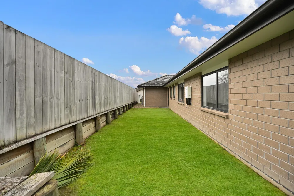 Photos of 44 Keston Crescent