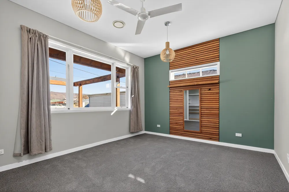Photos of 17 Fastnet Street