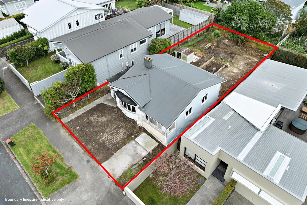 Photos of 34 Warwick Avenue