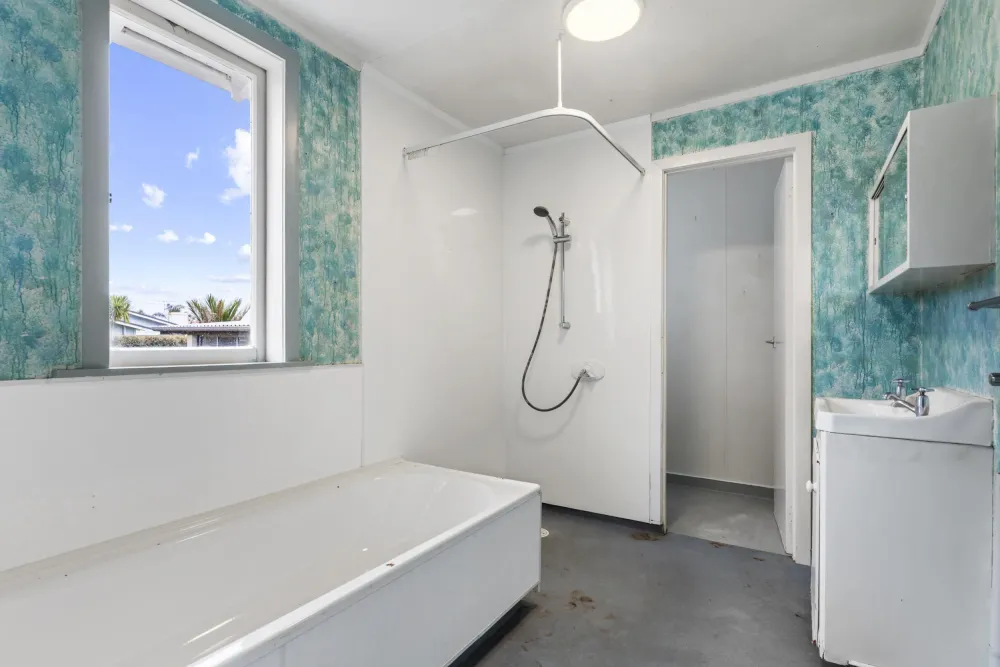 Photos of 34 Warwick Avenue