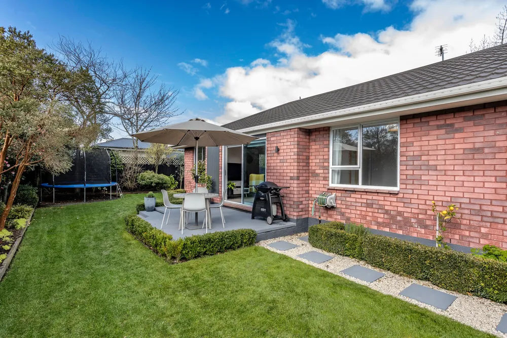 Photos of 15A Kaiwara Street