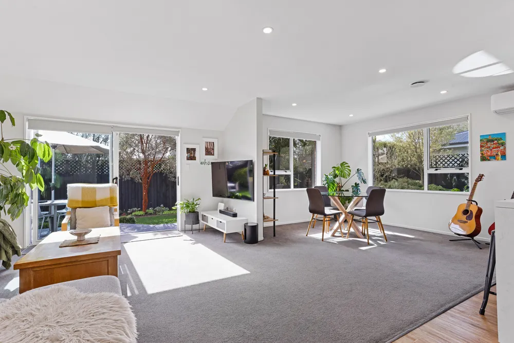 Photos of 15A Kaiwara Street