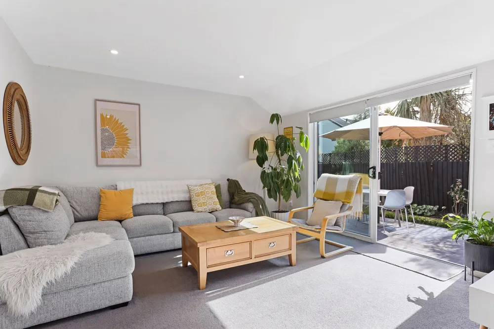 Photos of 15A Kaiwara Street