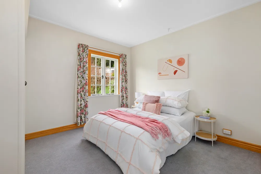Photos of 136 Moores Valley Road